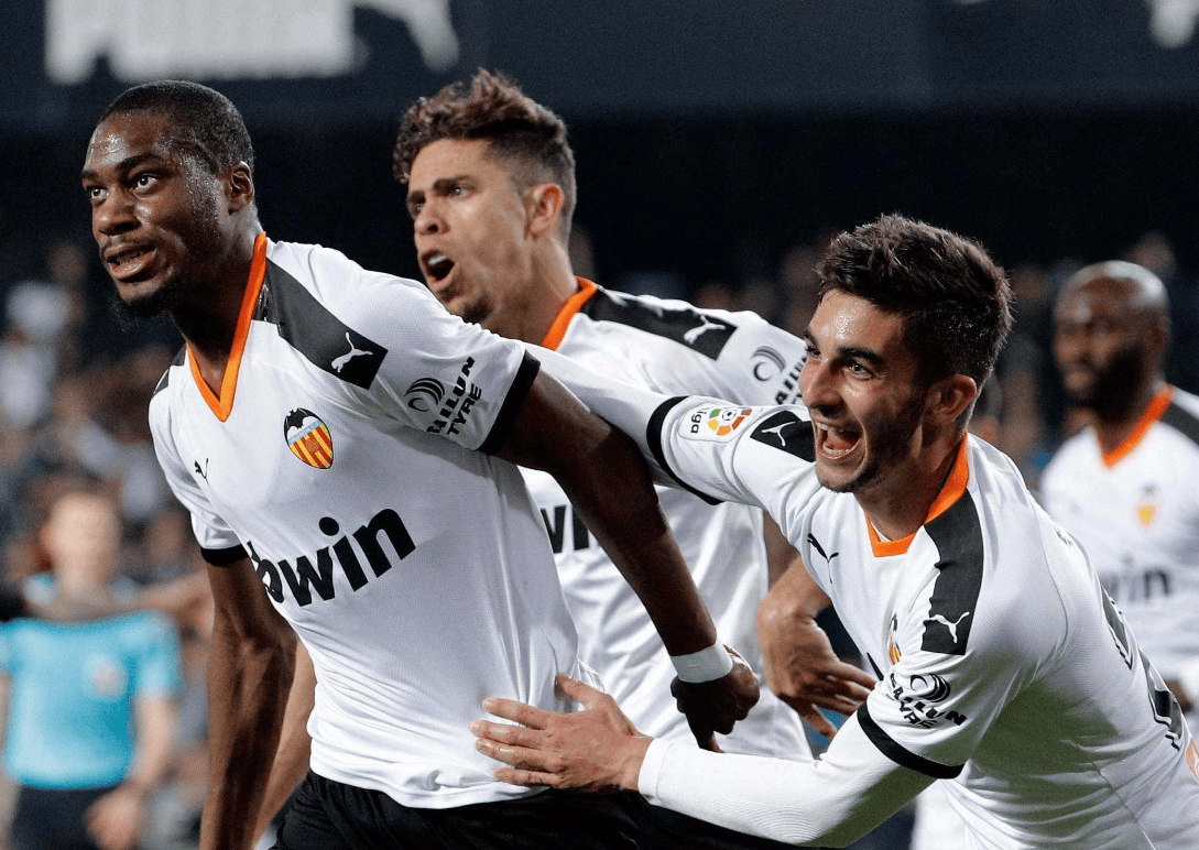 爱游戏-法甲赛后走向成谜，巴塞罗那防线松动，气氛紧张，训练强度明显提升的简单介绍